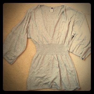 Thin sweater top. Machine washable. No flaws.